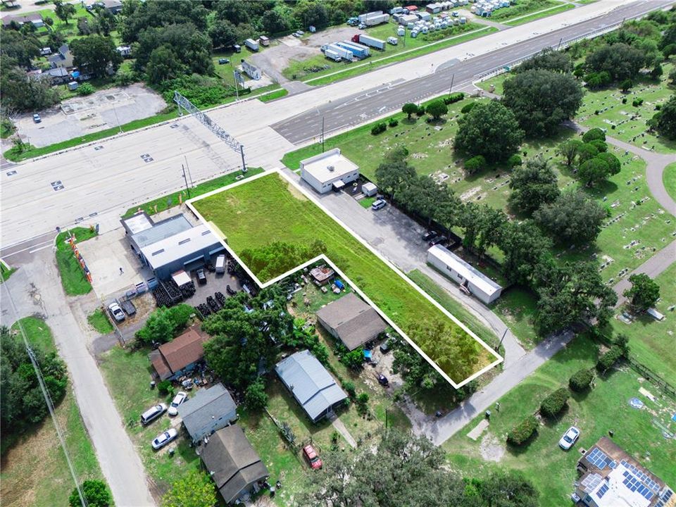 На продажу: $315,000 (0.54 acres)