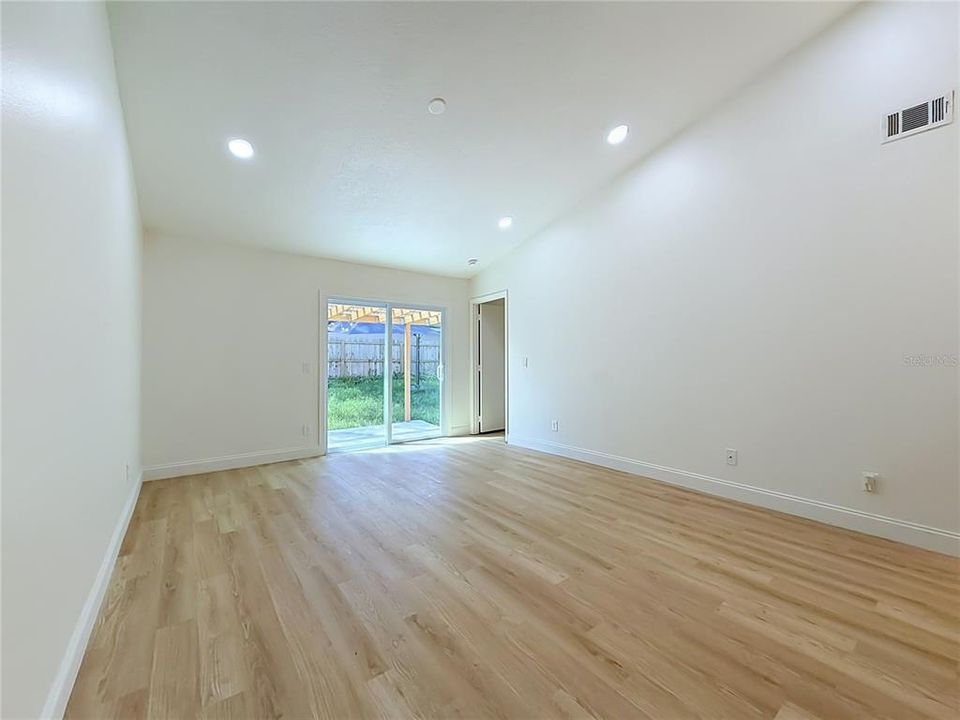 For Sale: $410,500 (4 beds, 2 baths, 1301 Square Feet)