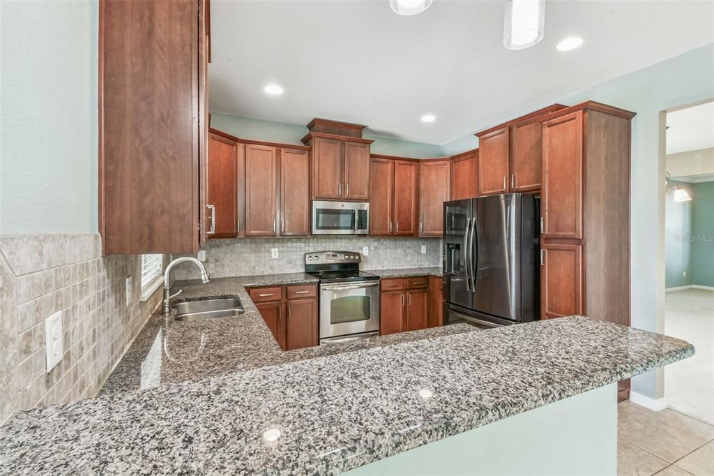 For Rent: $2,950 (4 beds, 2 baths, 2731 Square Feet)