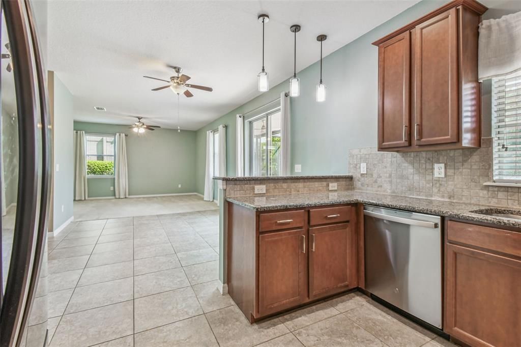 For Rent: $2,950 (4 beds, 2 baths, 2731 Square Feet)