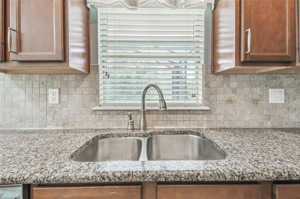 For Rent: $2,950 (4 beds, 2 baths, 2731 Square Feet)