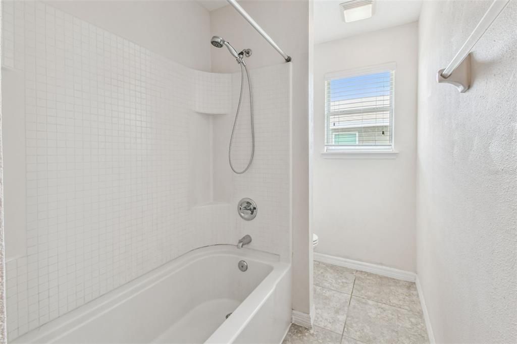 For Rent: $2,950 (4 beds, 2 baths, 2731 Square Feet)
