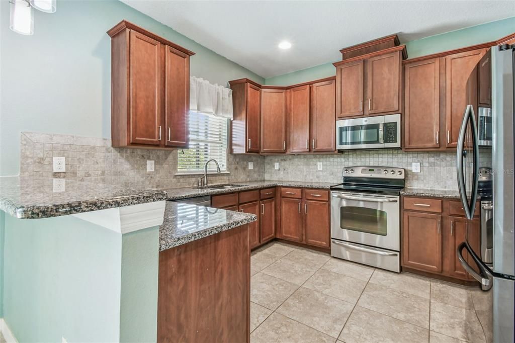 For Rent: $2,950 (4 beds, 2 baths, 2731 Square Feet)