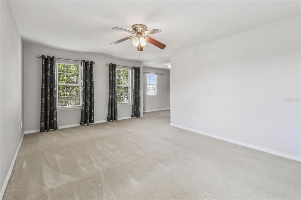 For Rent: $2,950 (4 beds, 2 baths, 2731 Square Feet)