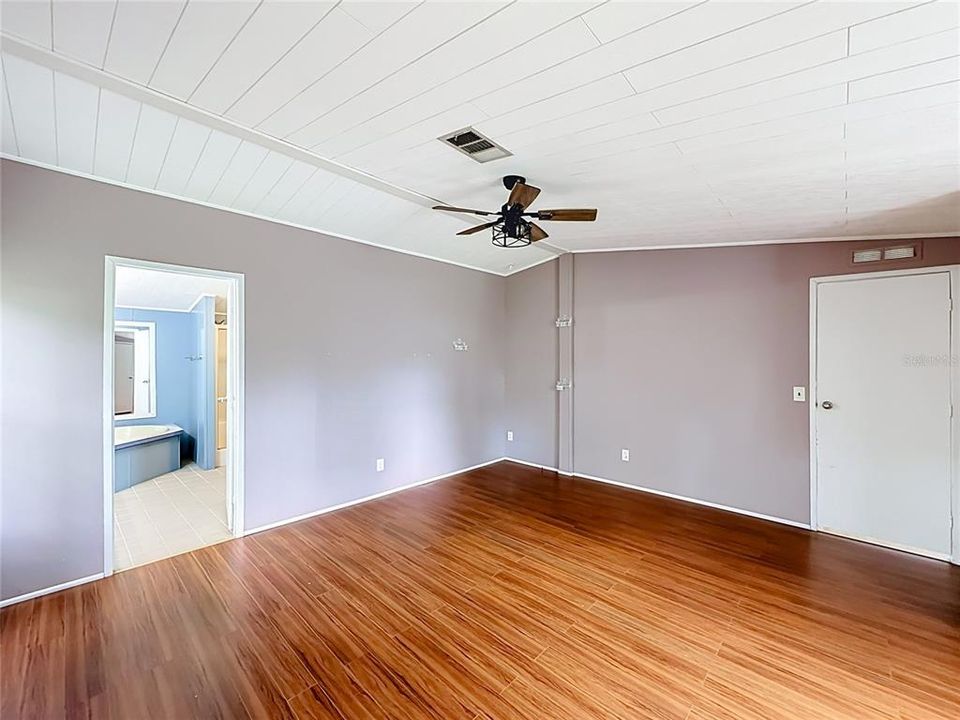 For Sale: $197,500 (5 beds, 3 baths, 2280 Square Feet)