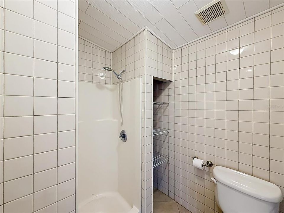 For Sale: $197,500 (5 beds, 3 baths, 2280 Square Feet)