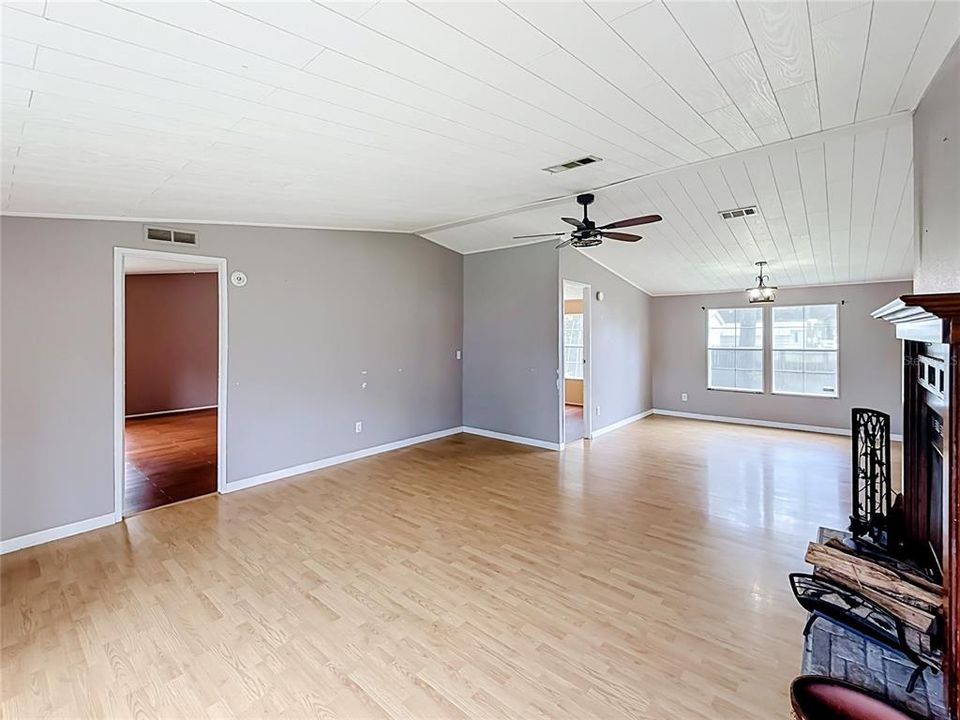 For Sale: $197,500 (5 beds, 3 baths, 2280 Square Feet)