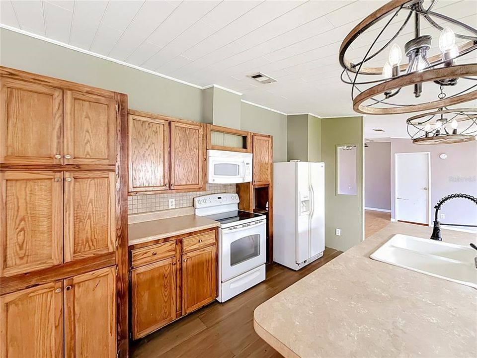 For Sale: $197,500 (5 beds, 3 baths, 2280 Square Feet)