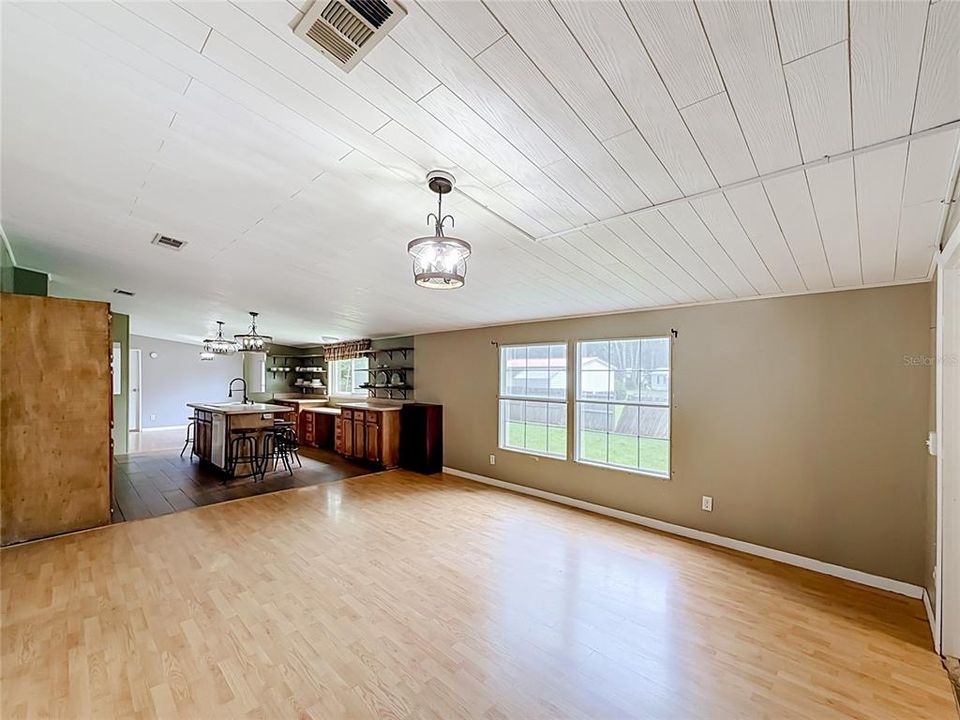 For Sale: $197,500 (5 beds, 3 baths, 2280 Square Feet)