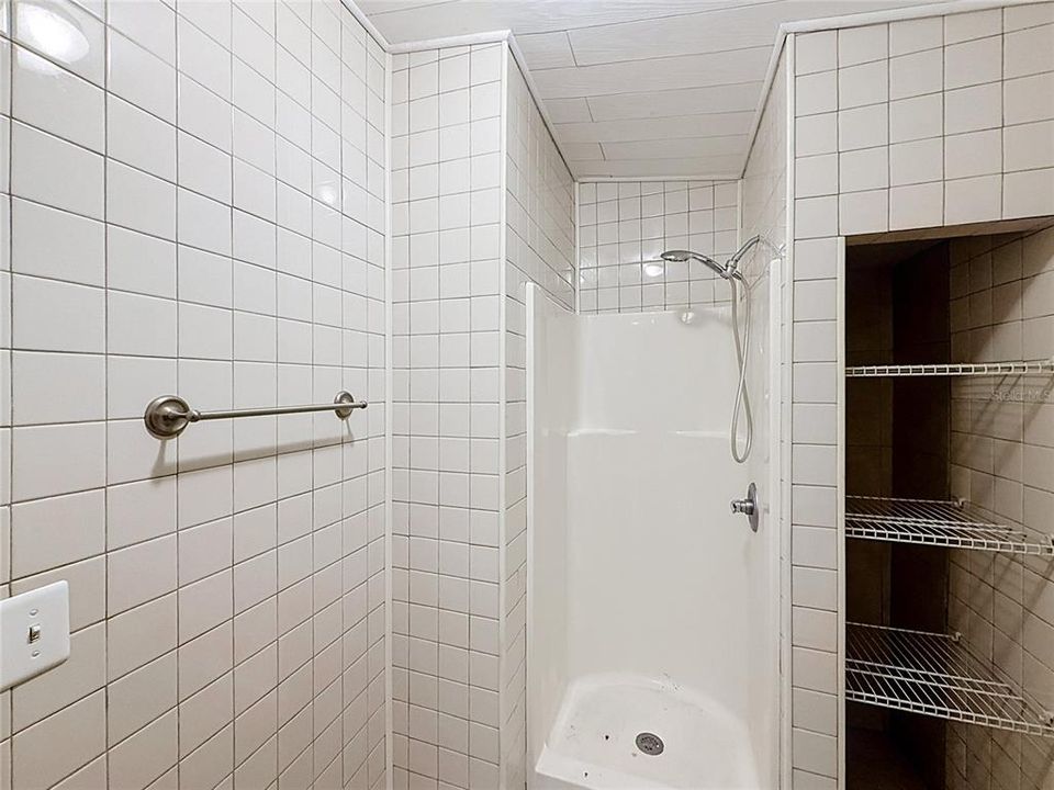 For Sale: $197,500 (5 beds, 3 baths, 2280 Square Feet)