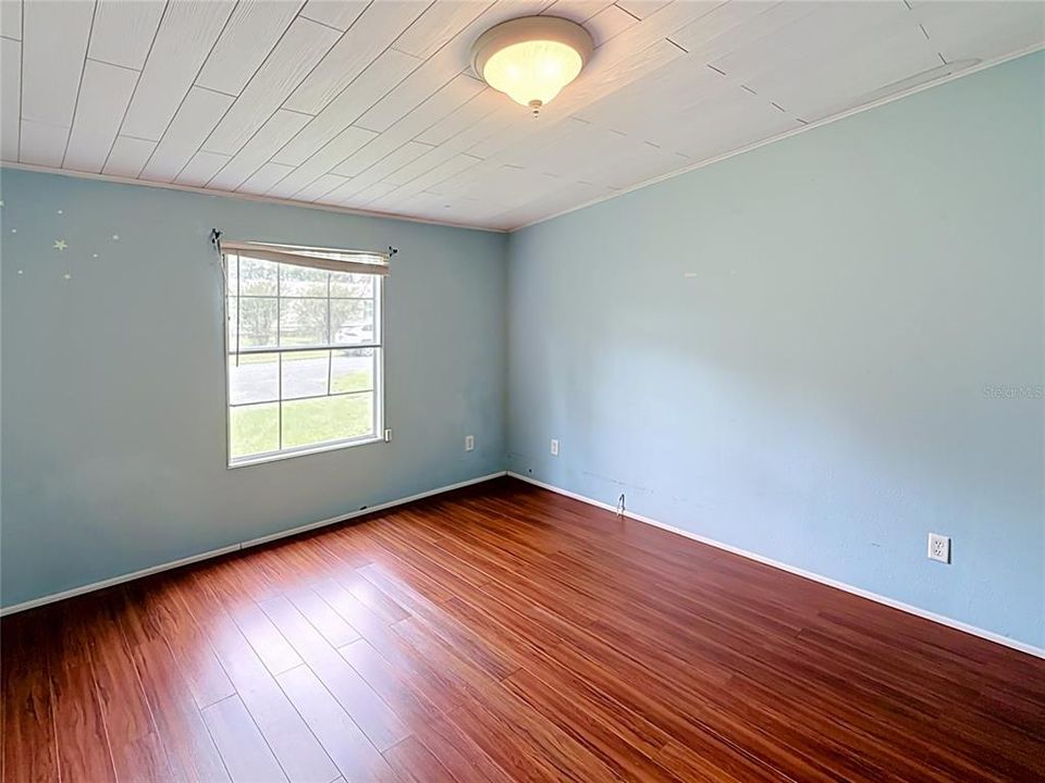 For Sale: $197,500 (5 beds, 3 baths, 2280 Square Feet)