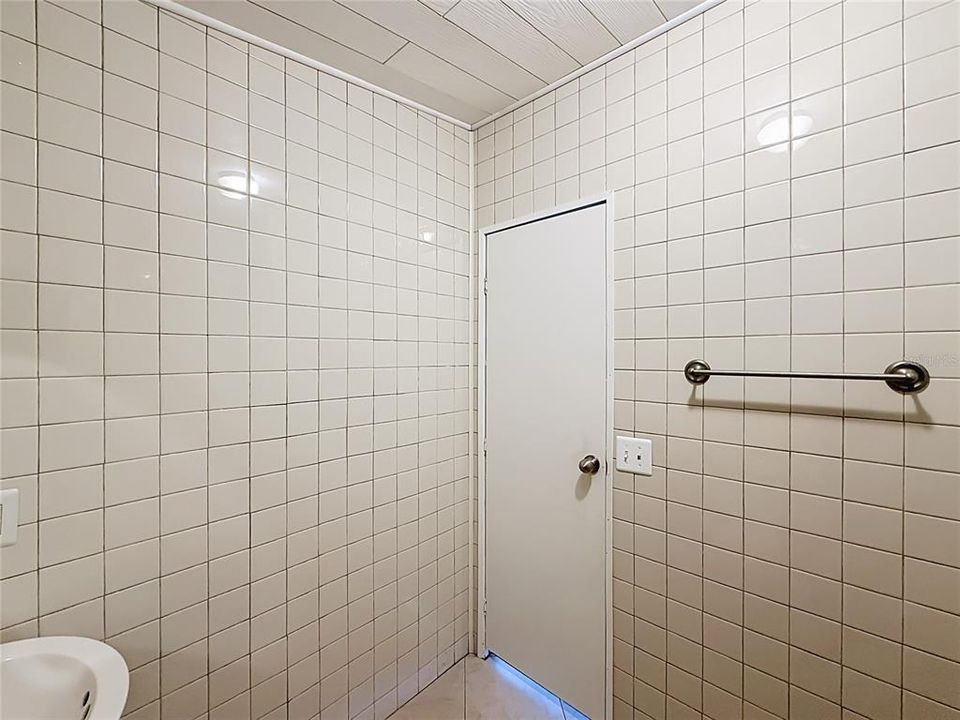 For Sale: $197,500 (5 beds, 3 baths, 2280 Square Feet)