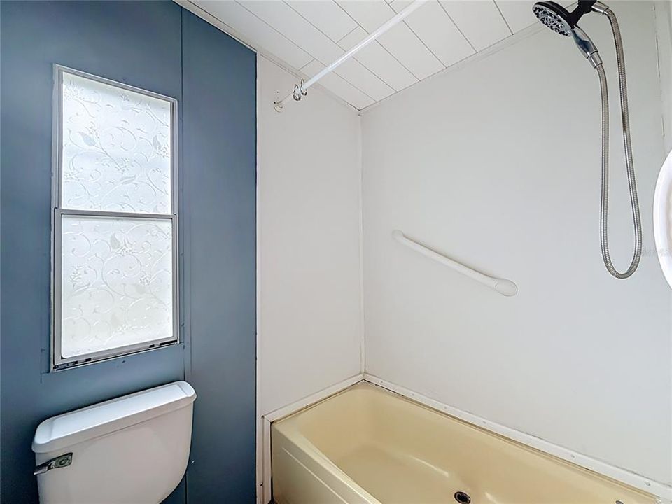 For Sale: $197,500 (5 beds, 3 baths, 2280 Square Feet)