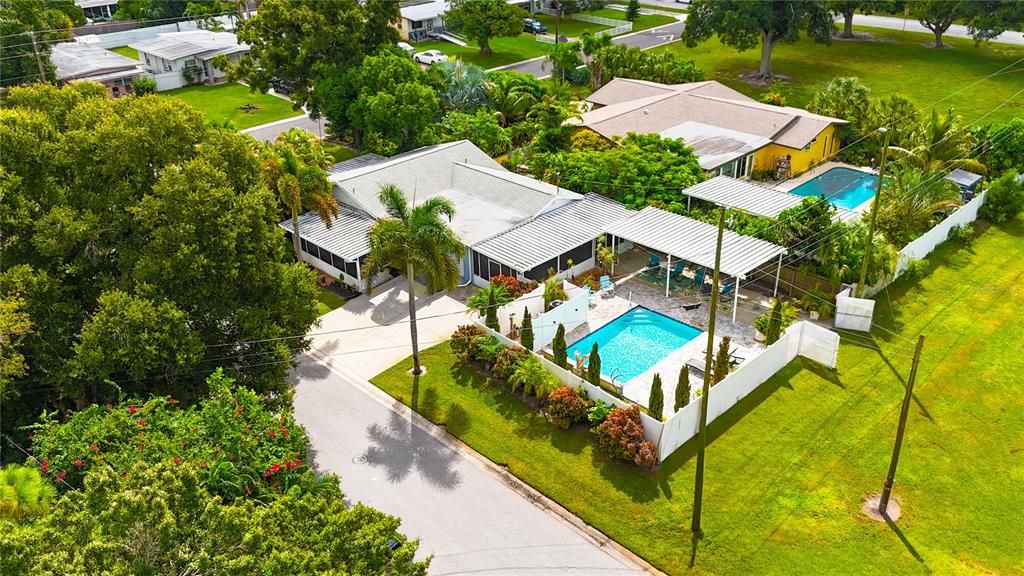 На продажу: $499,999 (2 спален, 2 ванн, 1122 Квадратных фут)