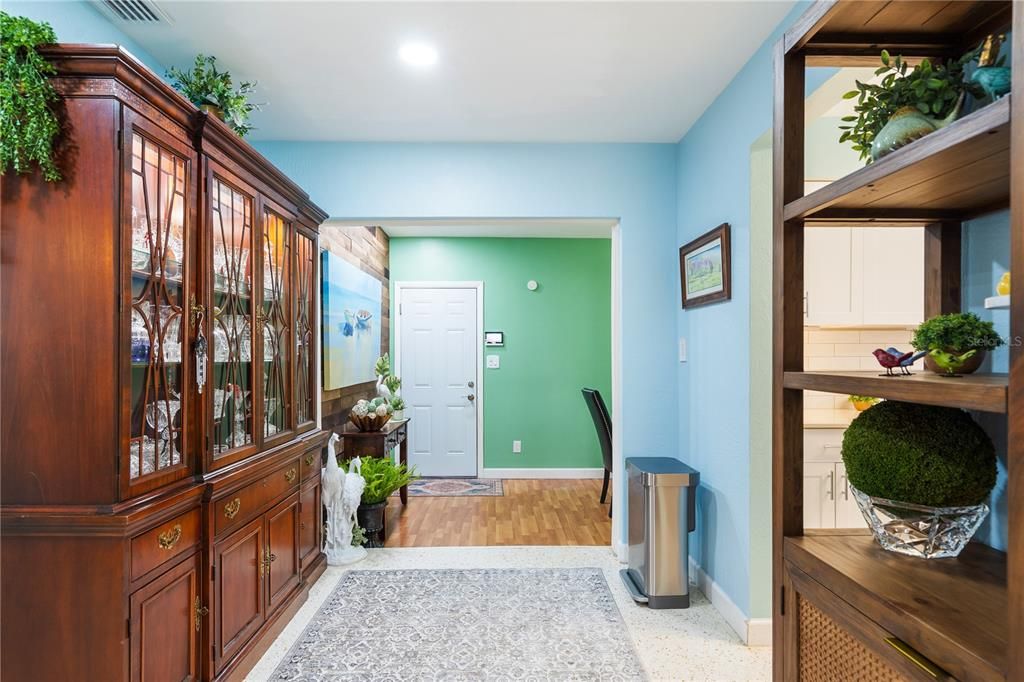На продажу: $499,999 (2 спален, 2 ванн, 1122 Квадратных фут)