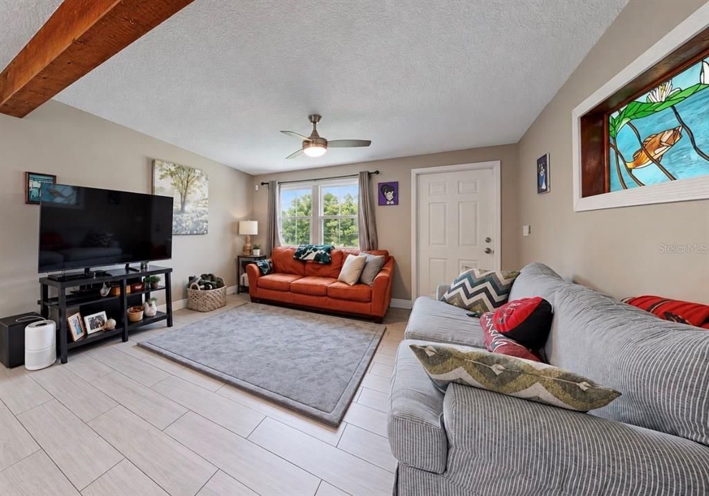 For Sale: $392,500 (3 beds, 2 baths, 1286 Square Feet)
