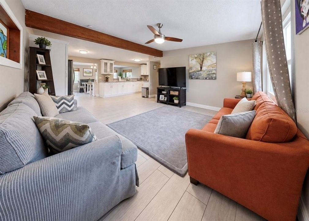 For Sale: $392,500 (3 beds, 2 baths, 1286 Square Feet)