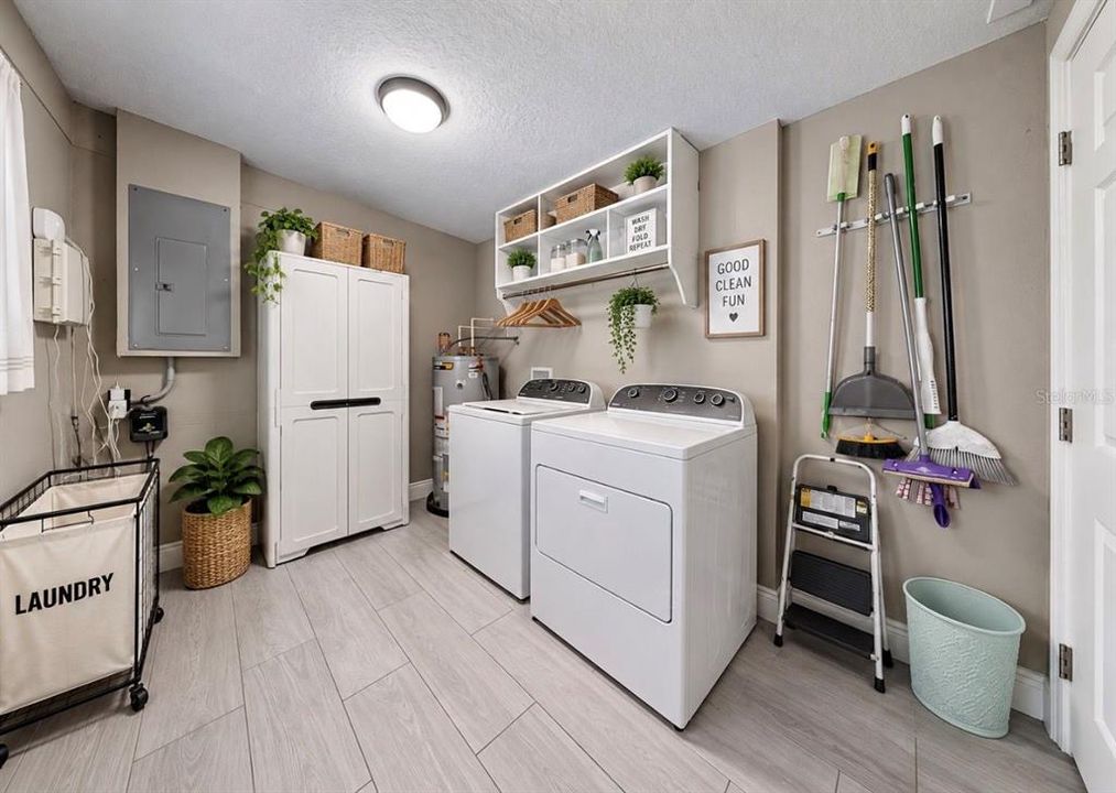 For Sale: $392,500 (3 beds, 2 baths, 1286 Square Feet)