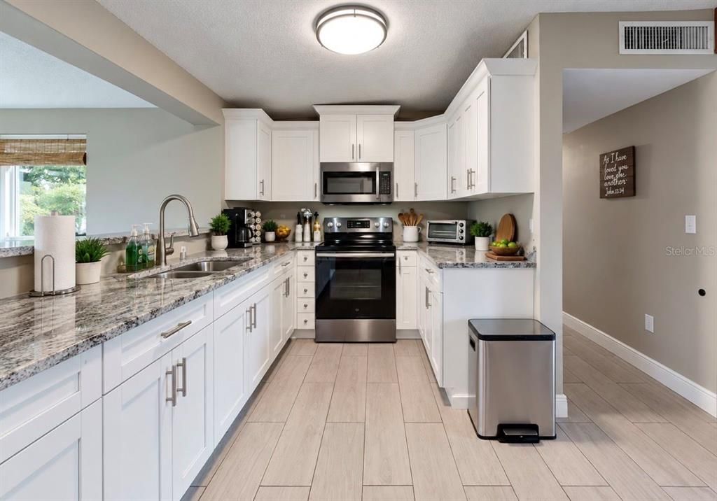 For Sale: $392,500 (3 beds, 2 baths, 1286 Square Feet)