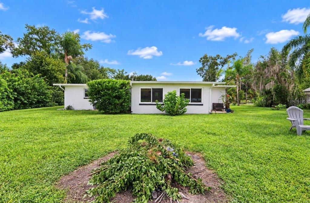 For Sale: $392,500 (3 beds, 2 baths, 1286 Square Feet)