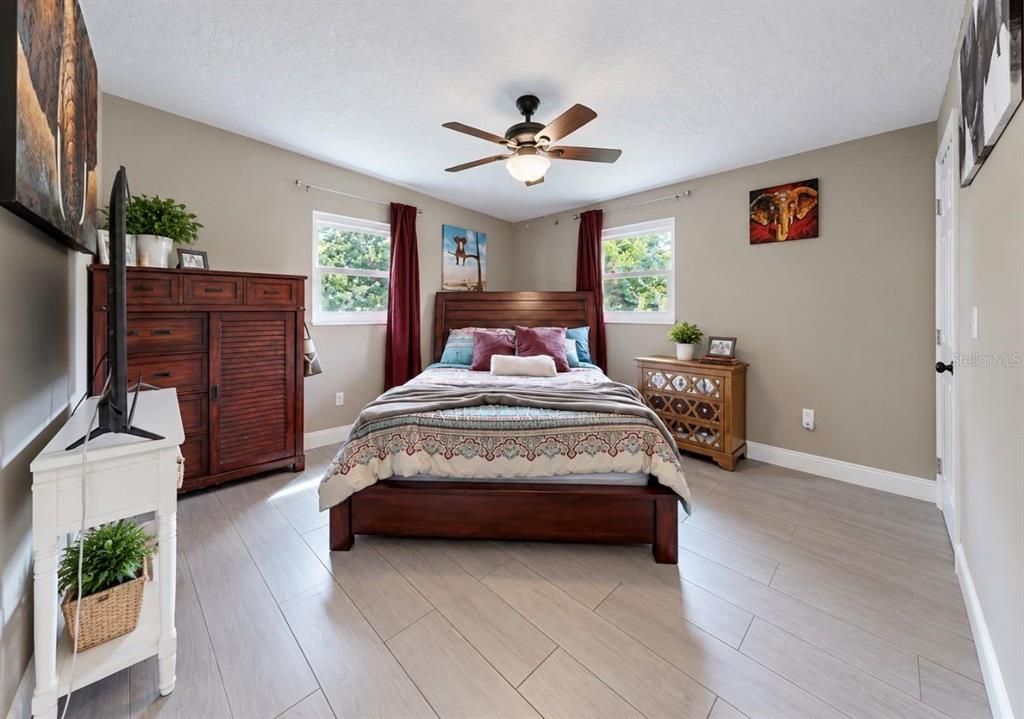 For Sale: $392,500 (3 beds, 2 baths, 1286 Square Feet)