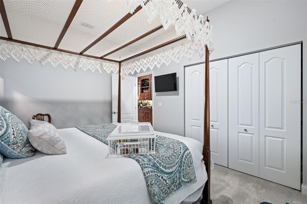 En Venta: $735,000 (3 camas, 2 baños, 2419 Pies cuadrados)