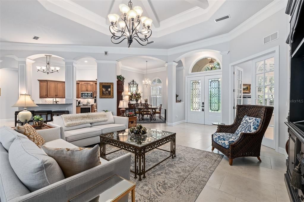 En Venta: $735,000 (3 camas, 2 baños, 2419 Pies cuadrados)