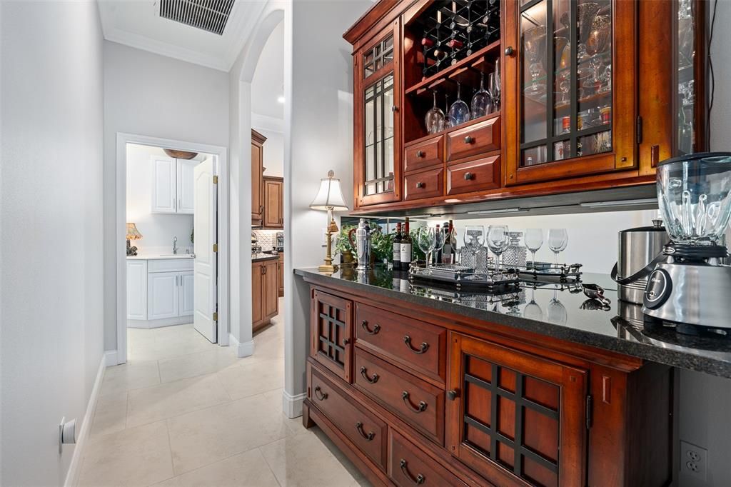 En Venta: $735,000 (3 camas, 2 baños, 2419 Pies cuadrados)