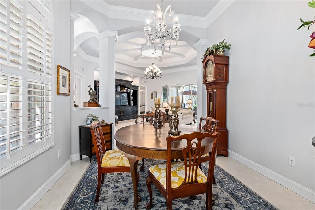En Venta: $735,000 (3 camas, 2 baños, 2419 Pies cuadrados)