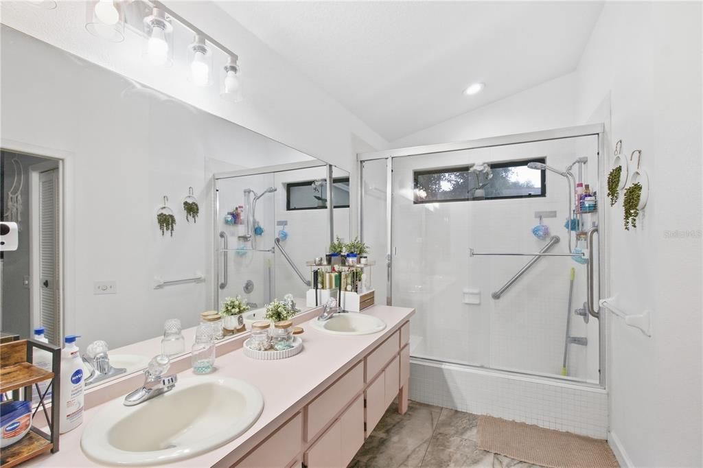 For Sale: $470,000 (3 beds, 2 baths, 2032 Square Feet)