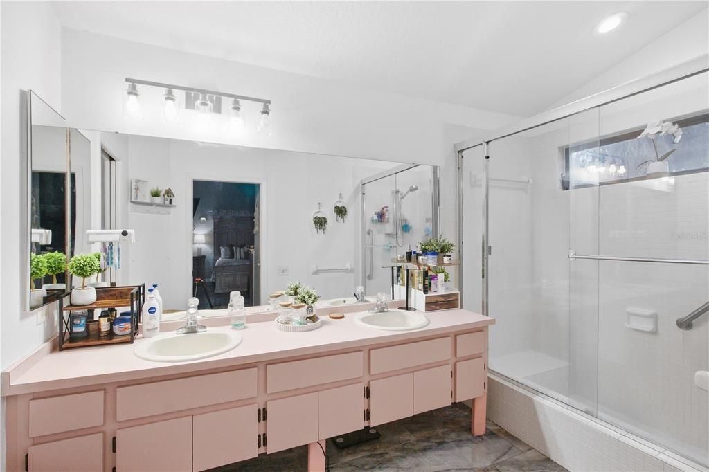 For Sale: $470,000 (3 beds, 2 baths, 2032 Square Feet)