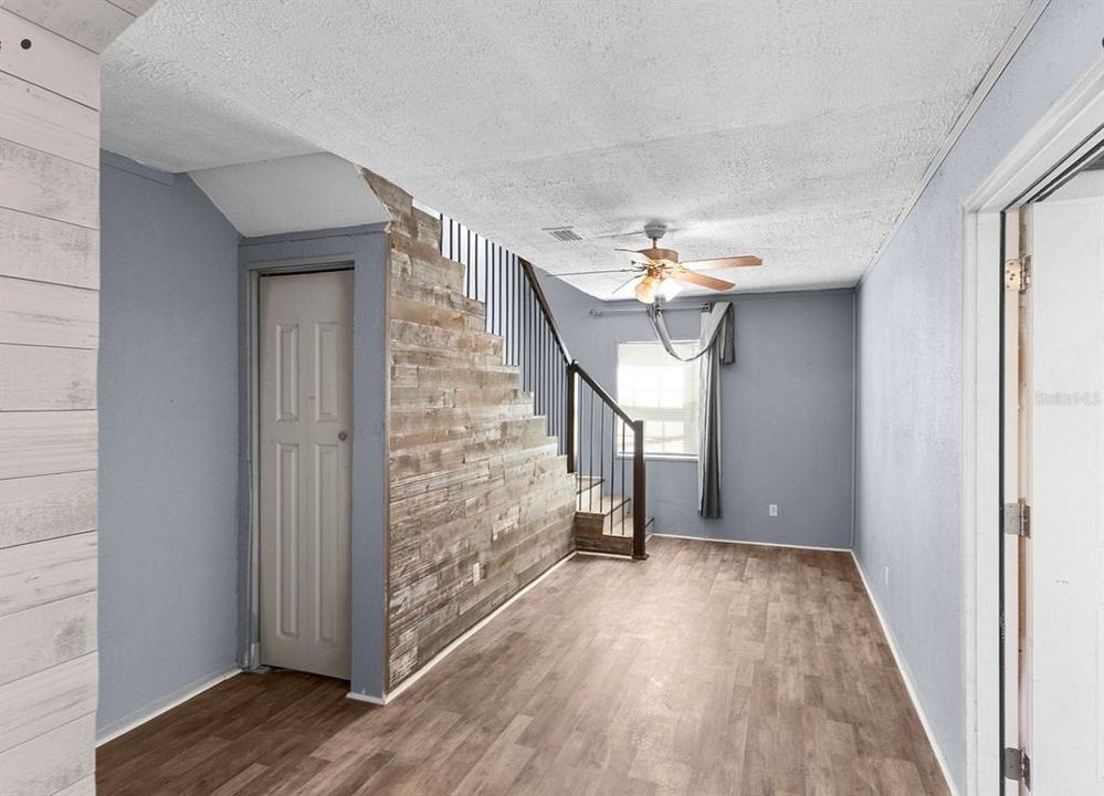 En Venta: $399,000 (6 camas, 3 baños, 2488 Pies cuadrados)