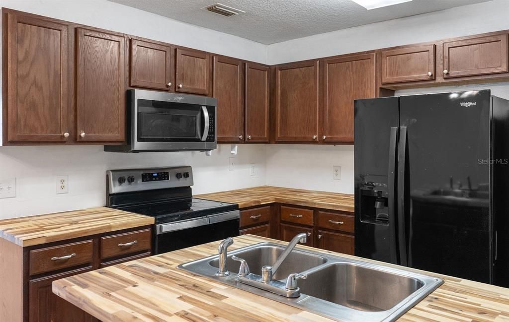 En Venta: $399,000 (6 camas, 3 baños, 2488 Pies cuadrados)