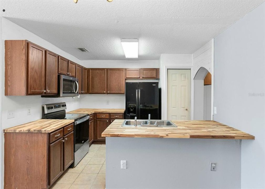 En Venta: $399,000 (6 camas, 3 baños, 2488 Pies cuadrados)