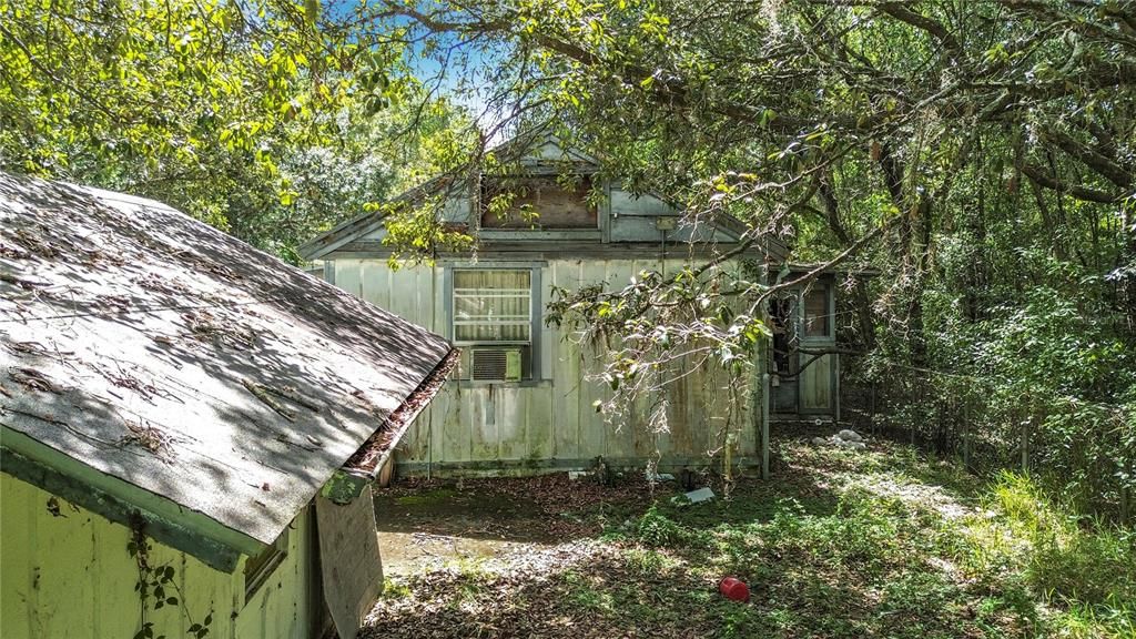For Sale: $85,000 (1 beds, 1 baths, 804 Square Feet)