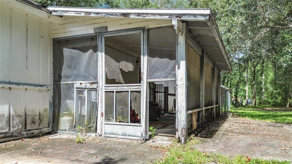 For Sale: $85,000 (1 beds, 1 baths, 804 Square Feet)