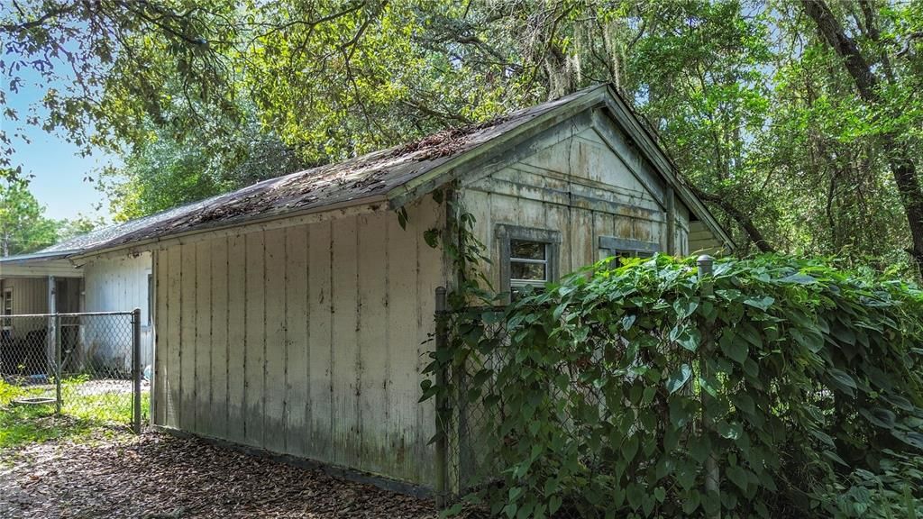 For Sale: $85,000 (1 beds, 1 baths, 804 Square Feet)