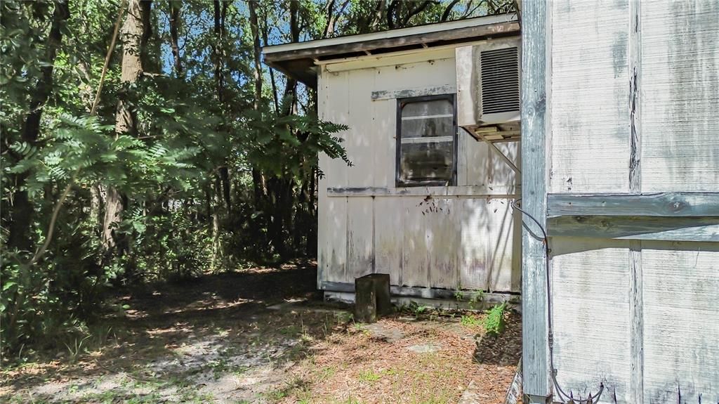 For Sale: $85,000 (1 beds, 1 baths, 804 Square Feet)