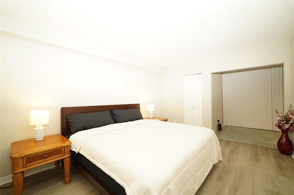 For Sale: $129,500 (1 beds, 1 baths, 790 Square Feet)