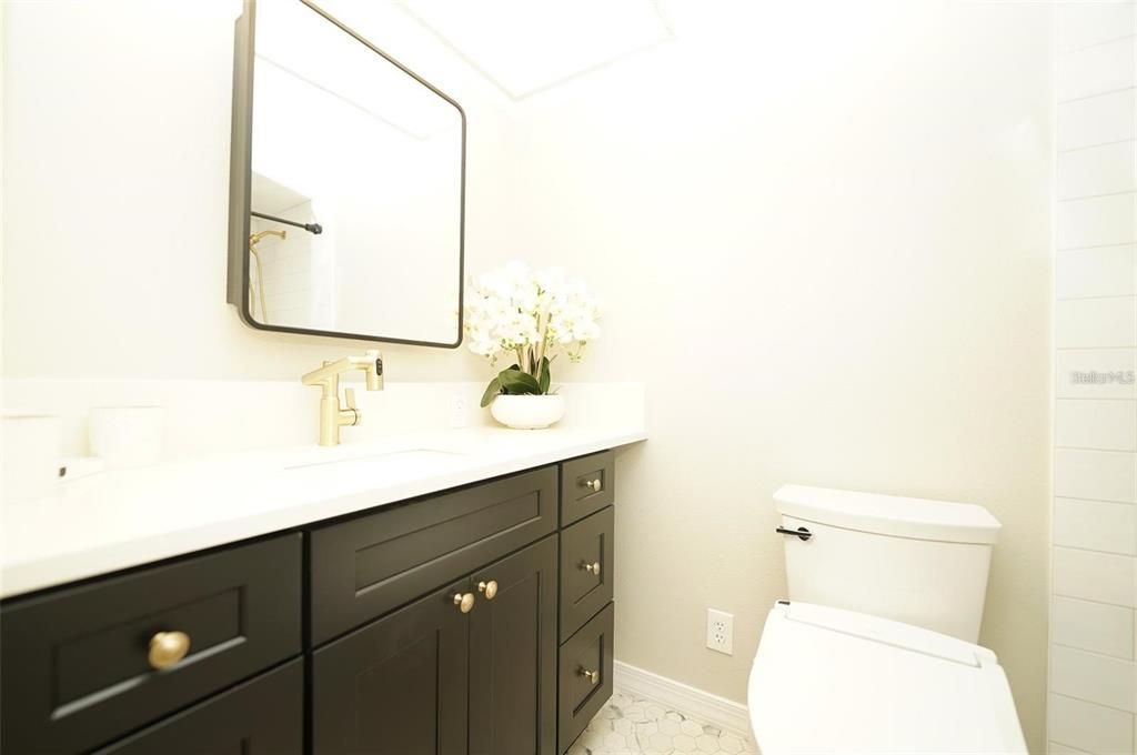 For Sale: $129,500 (1 beds, 1 baths, 790 Square Feet)