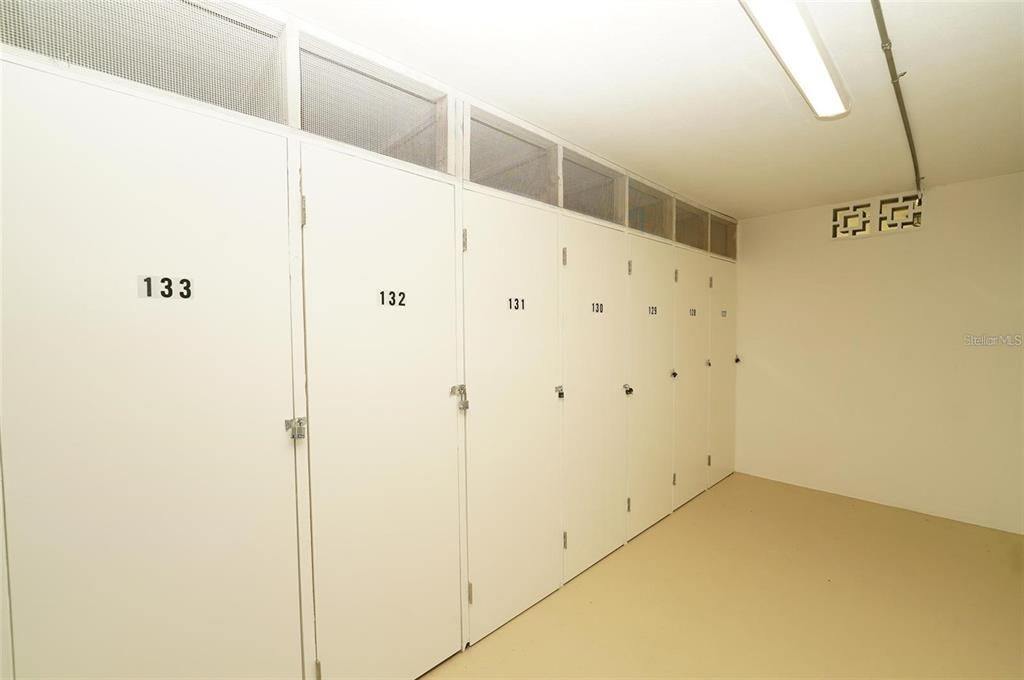 For Sale: $129,500 (1 beds, 1 baths, 790 Square Feet)
