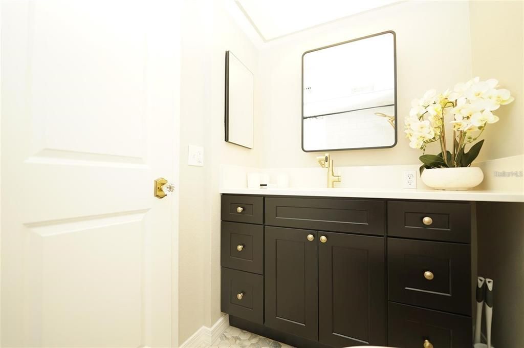 For Sale: $129,500 (1 beds, 1 baths, 790 Square Feet)