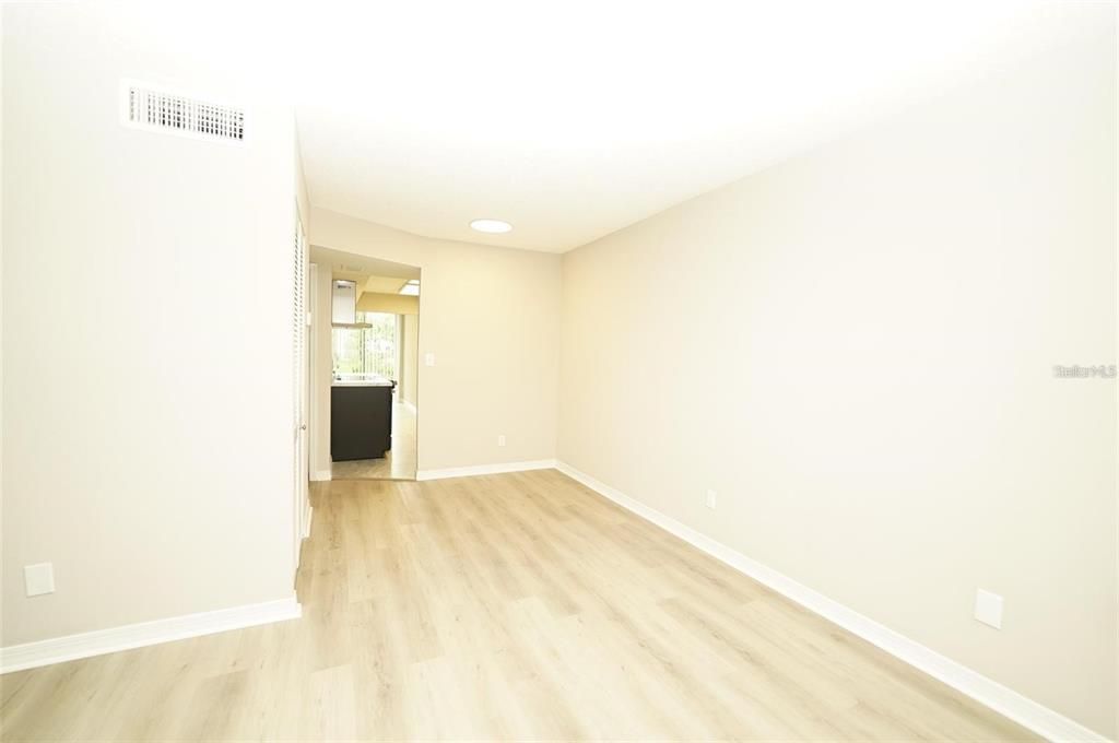 For Sale: $129,500 (1 beds, 1 baths, 790 Square Feet)