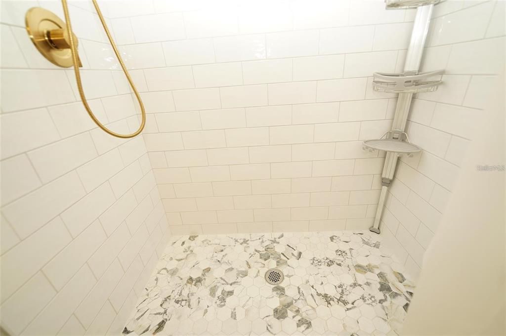 For Sale: $129,500 (1 beds, 1 baths, 790 Square Feet)
