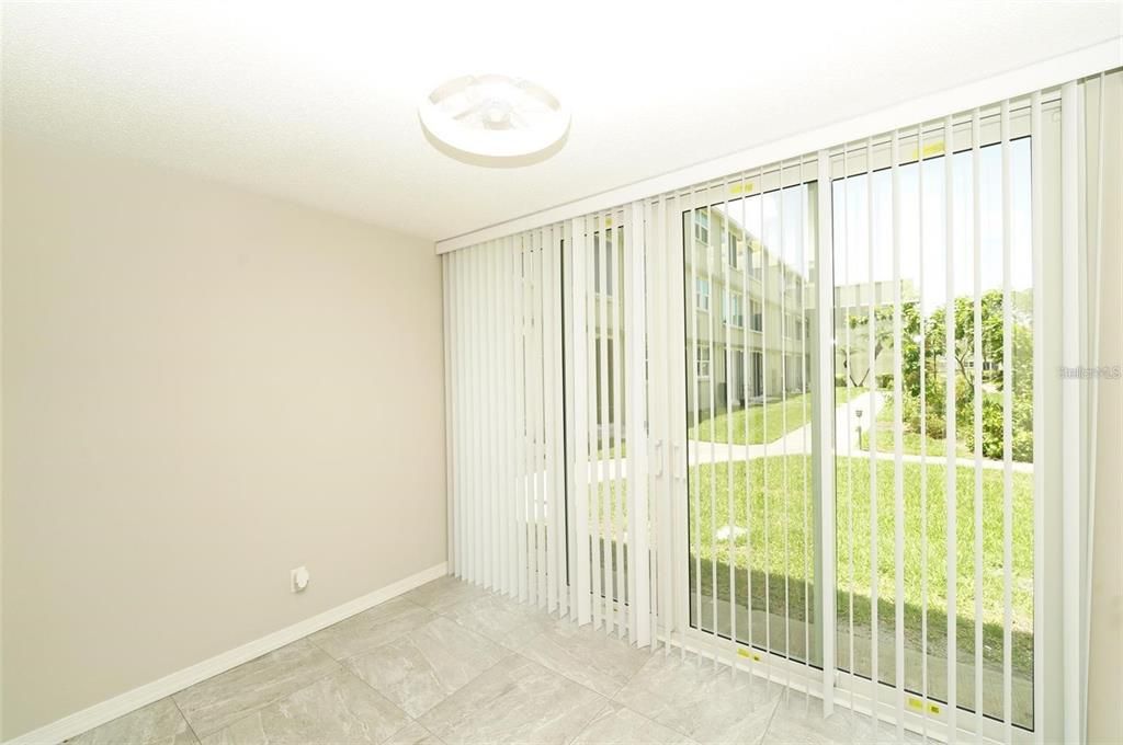 For Sale: $129,500 (1 beds, 1 baths, 790 Square Feet)