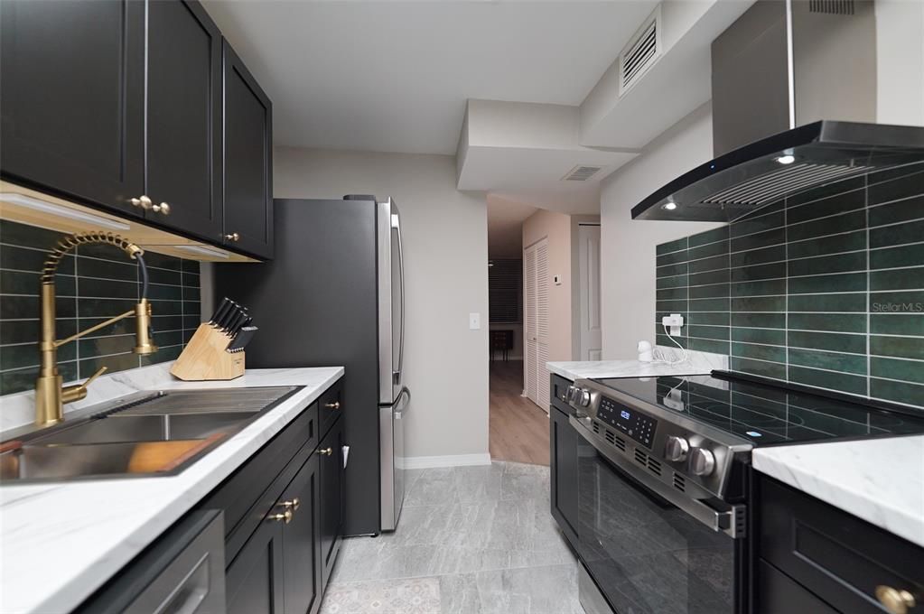 For Sale: $129,500 (1 beds, 1 baths, 790 Square Feet)
