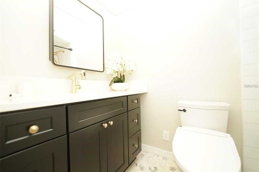 For Sale: $129,500 (1 beds, 1 baths, 790 Square Feet)