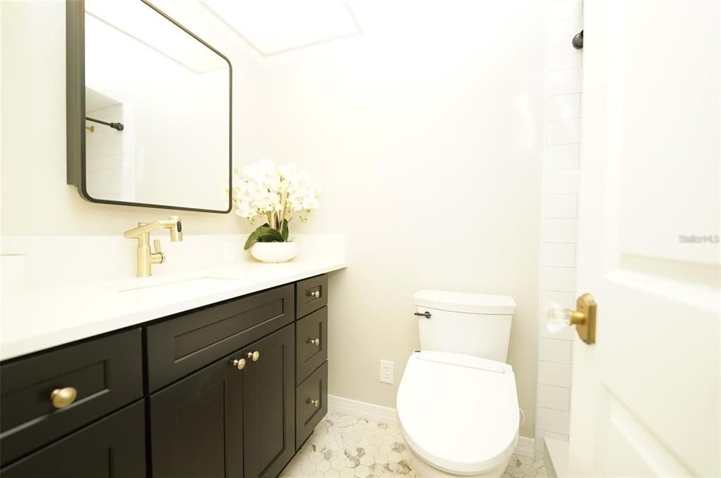 For Sale: $129,500 (1 beds, 1 baths, 790 Square Feet)