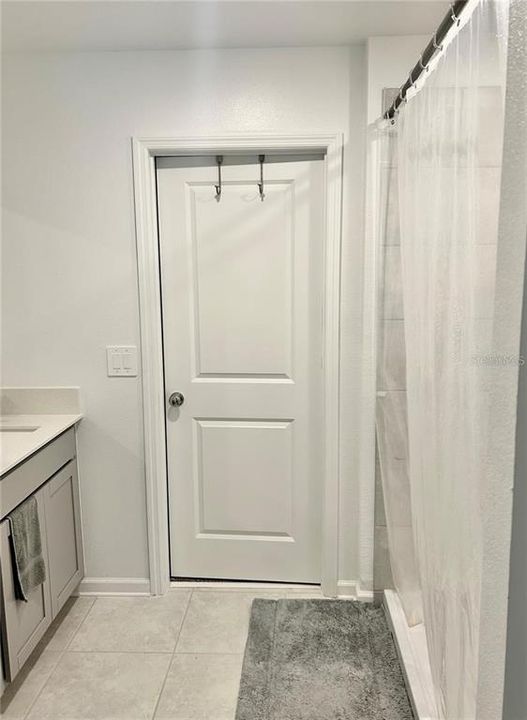 For Rent: $2,125 (4 beds, 2 baths, 1879 Square Feet)