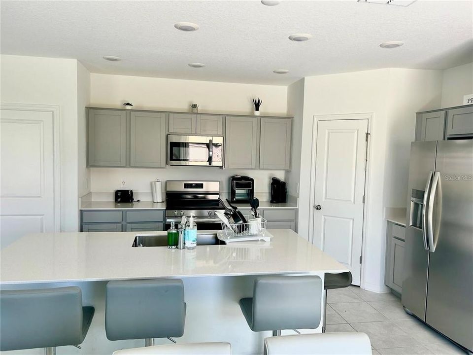 For Rent: $2,125 (4 beds, 2 baths, 1879 Square Feet)
